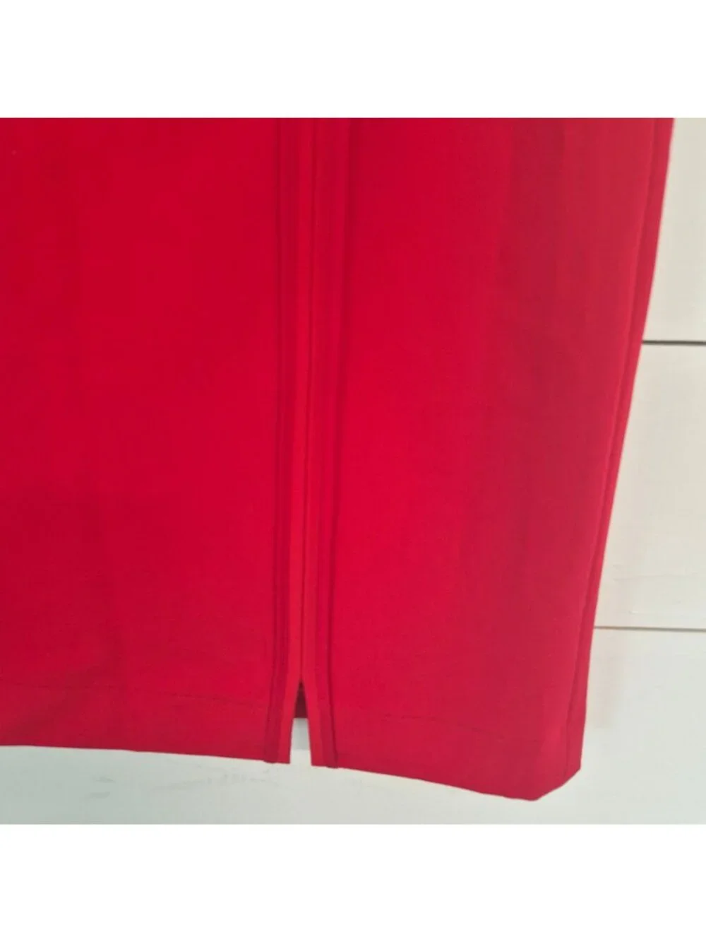 Tommy Hilfiger Women's Red Pencil Skirt With Front Slit & Back Zip Closure Sz 4 - Picture 2 of 7